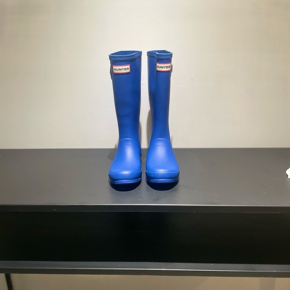 *Brand New* Royal Blue Hunters Rainboots For Him/Her!! (Size 6/7 Years)